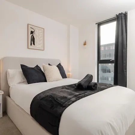 2 Bedroom - Old Trafford - Balcony - Free Parking-2